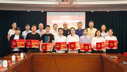 堅(jiān)守初心，回報(bào)社會(huì)。第二屆百陶會(huì)獎(jiǎng)學(xué)金今日發(fā)放